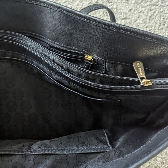 Michael Kors Jet Set Medium Saffiano Leather Tote - Picture 5 of 8